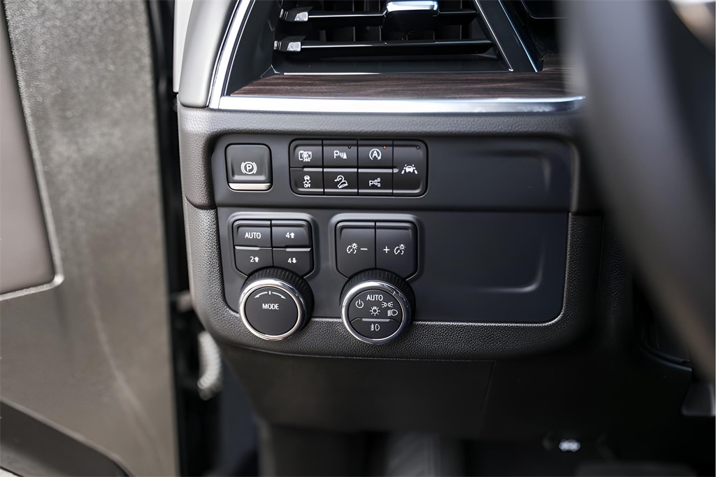 Used Car 2025 Chevrolet Suburban  Z71 For Sale Under $80,000 In Austin, Texas