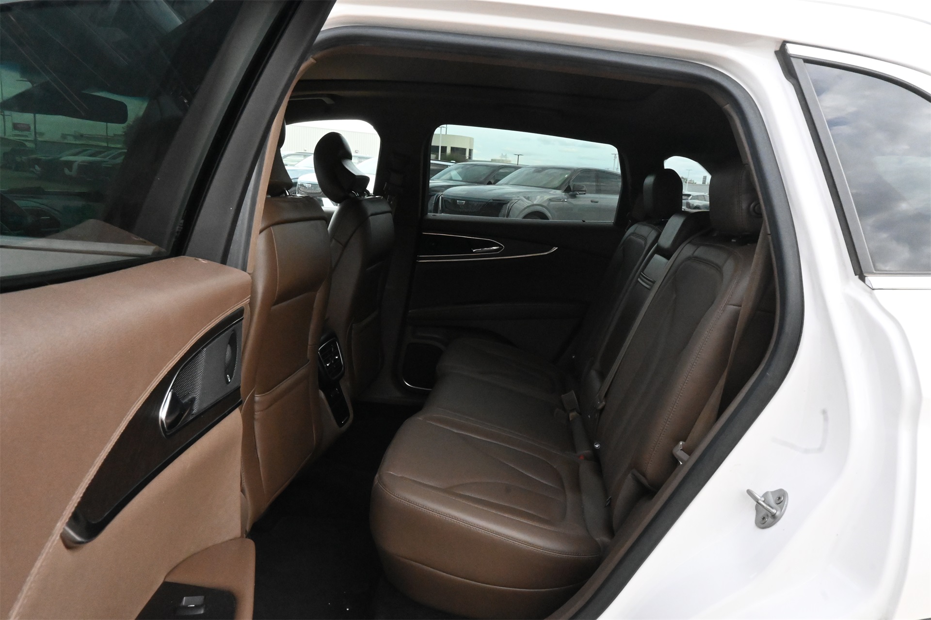 2017 Lincoln MKX Reserve White at Parkway Family Mazda