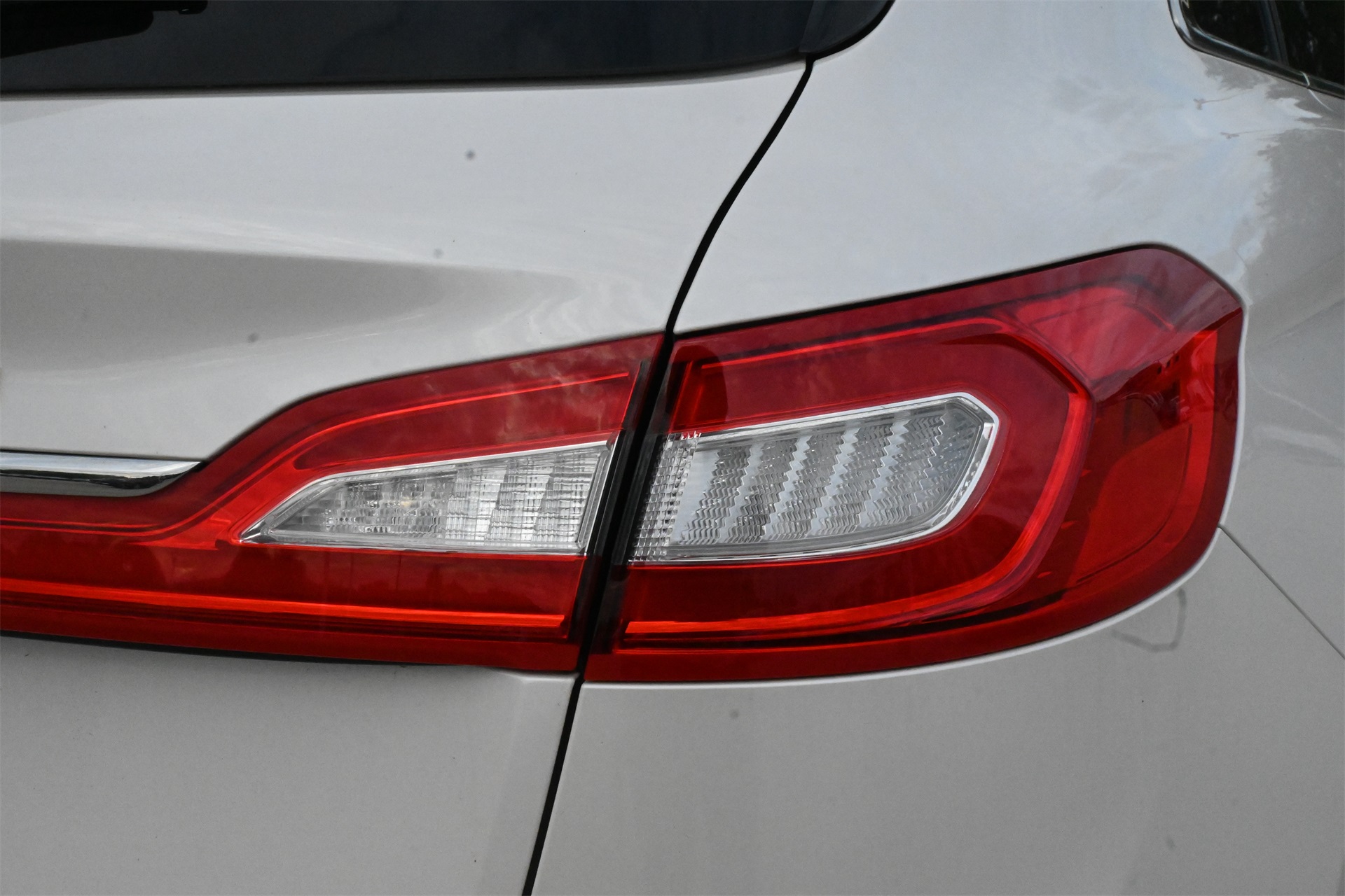 2017 Lincoln MKX Reserve White at Parkway Family Mazda