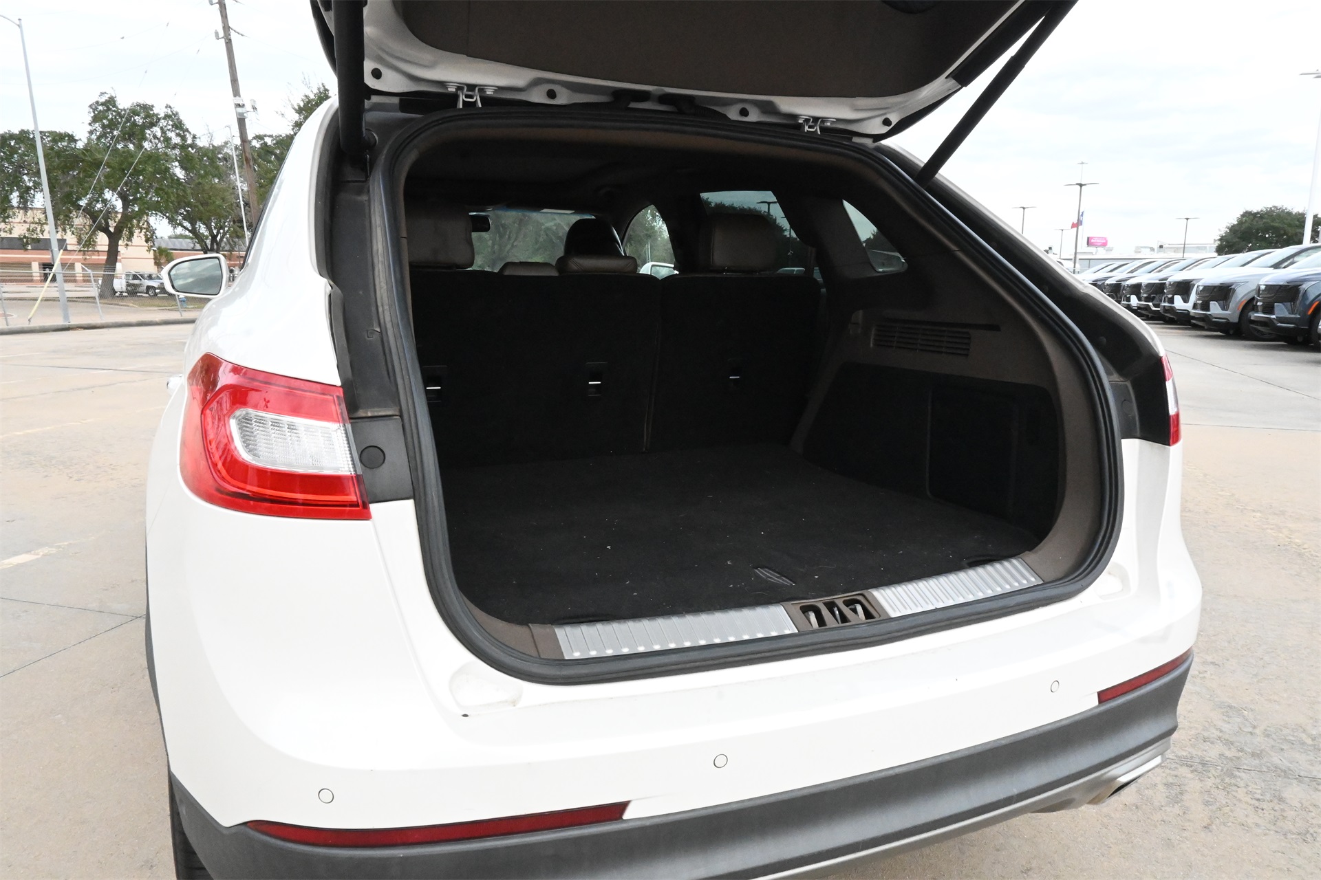 2017 Lincoln MKX Reserve White at Parkway Family Mazda