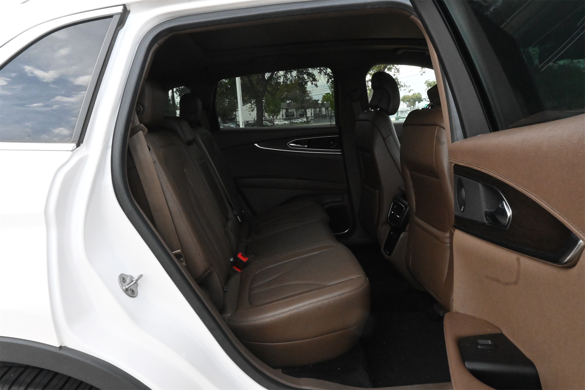 2017 Lincoln MKX Reserve White at Parkway Family Mazda