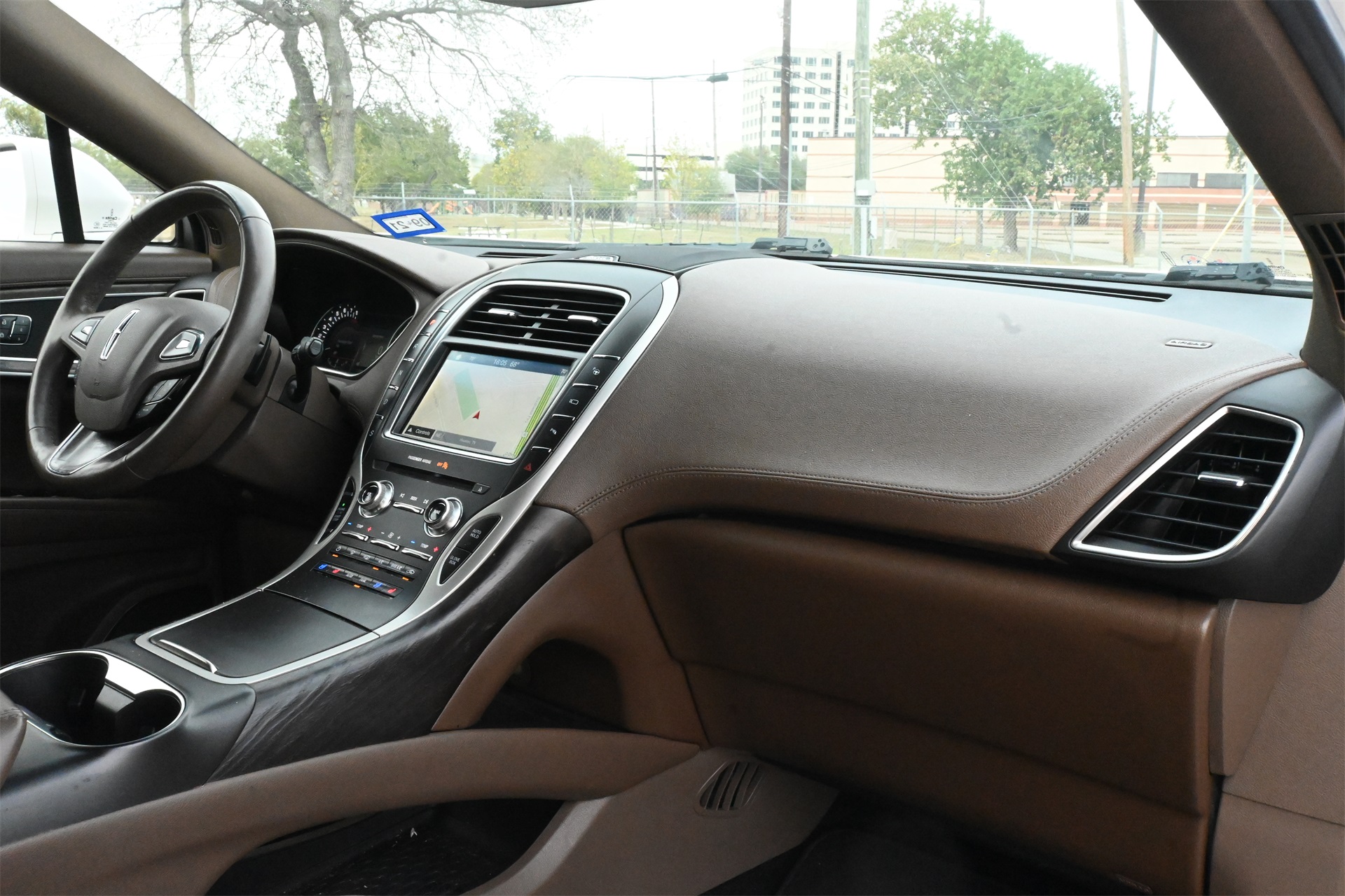 2017 Lincoln MKX Reserve White at Parkway Family Mazda