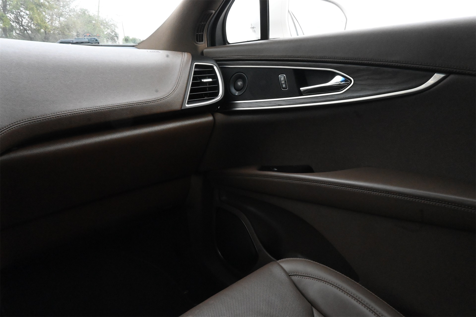 2017 Lincoln MKX Reserve White at Parkway Family Mazda