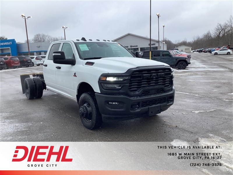2025 RAM 3500 Chassis Tradesman Crew Cab LB DRW 4WD