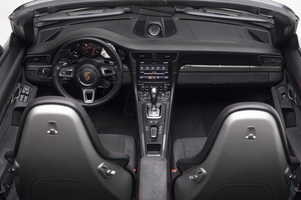 2017 Porsche 911 - Thumbnail 4