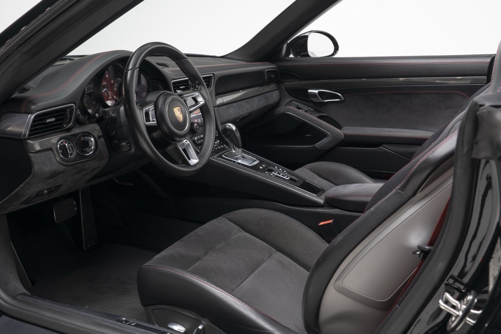 2017 Porsche 911 - Thumbnail 5