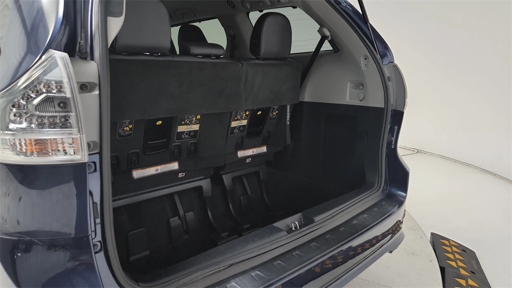 2018 Toyota Sienna SE Blue at Toyota of Victoria