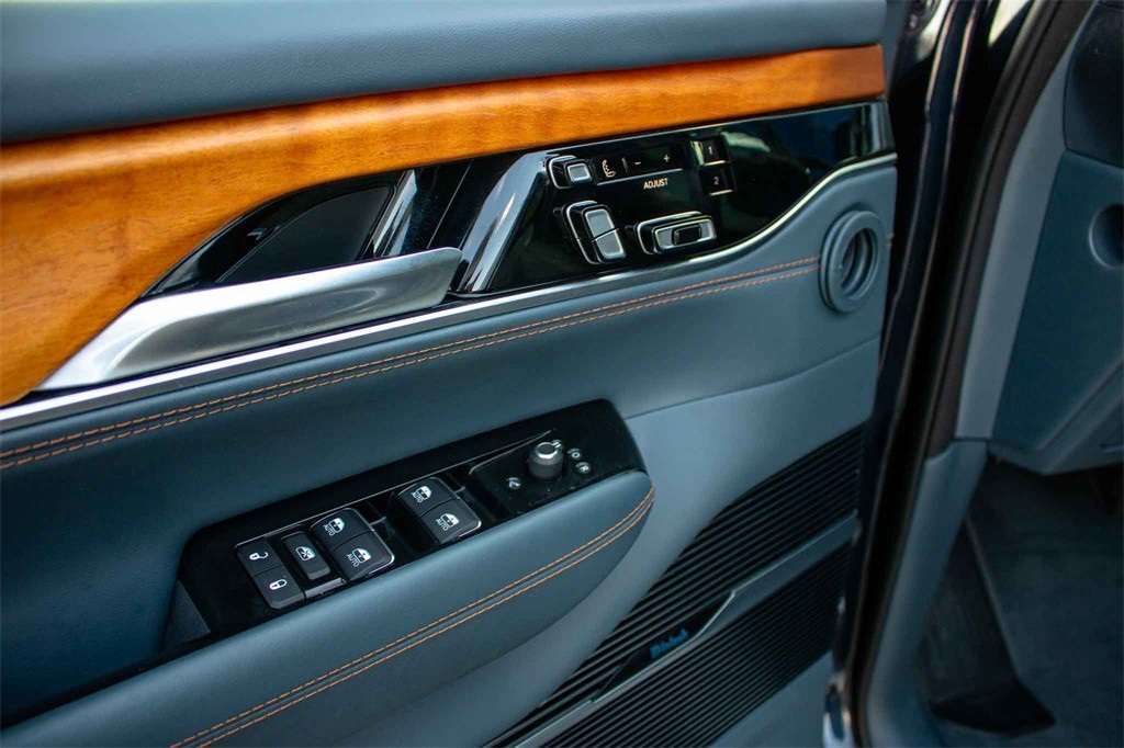 Used Car 2022 Jeep Grand Wagoneer  Series Ii For Sale Under $70,000 In San Marcos, Texas