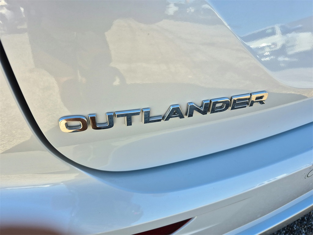 2024 Mitsubishi Outlander PHEV SEL White at North Houston Mitsubishi