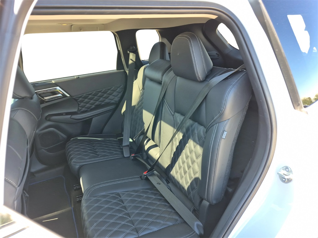 2024 Mitsubishi Outlander PHEV SEL White at North Houston Mitsubishi