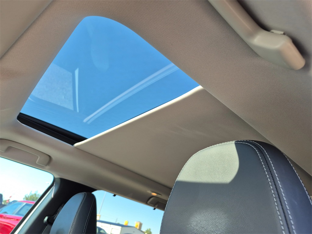 2024 Mitsubishi Outlander PHEV SEL White at North Houston Mitsubishi