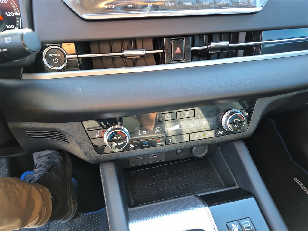 2024 Mitsubishi Outlander PHEV SEL White at North Houston Mitsubishi