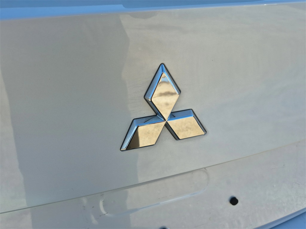 2024 Mitsubishi Outlander PHEV SEL White at North Houston Mitsubishi