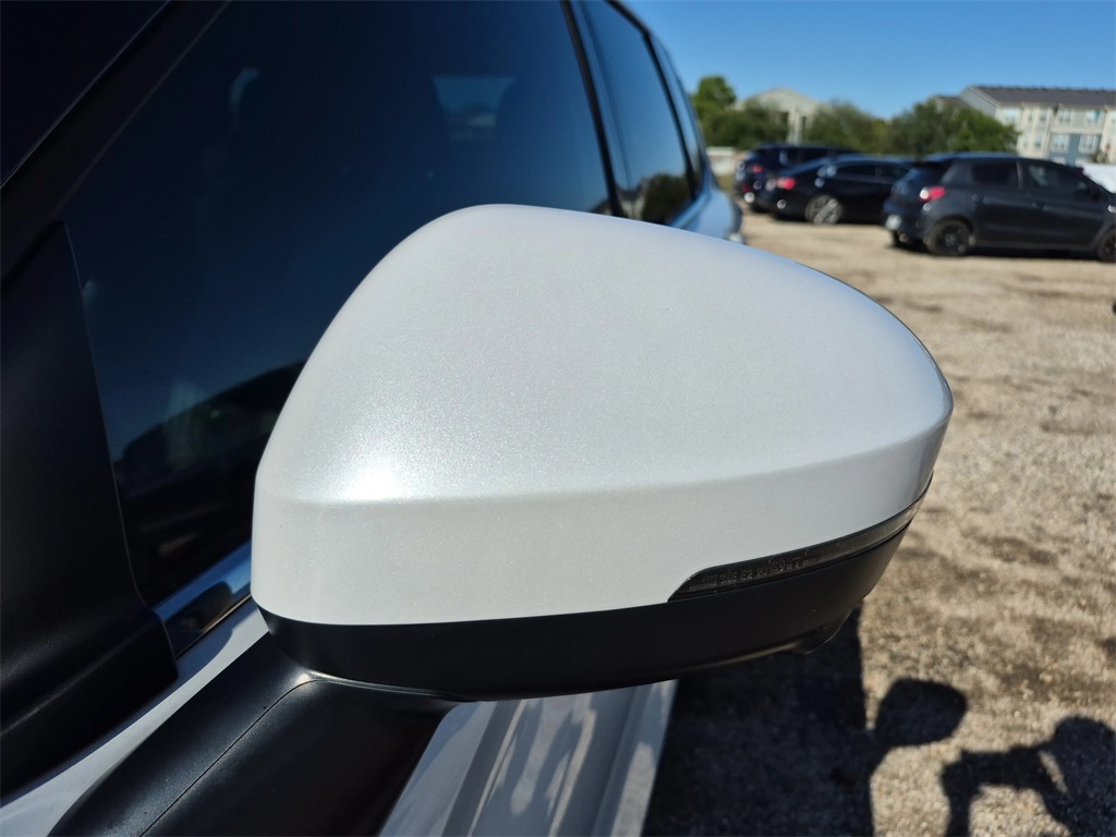 2024 Mitsubishi Outlander PHEV SEL White at North Houston Mitsubishi