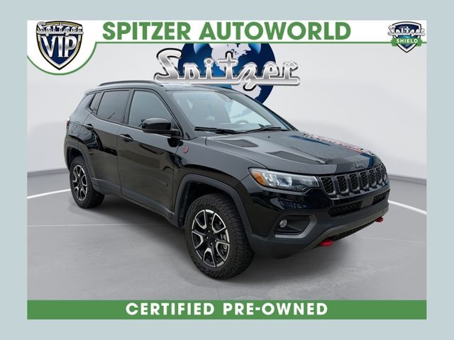 Diamond Black Crystal Pearlcoat 2024 Jeep Compass Trailhawk 4WD SUV / Crossover Four-Wheel Drive 8-Speed Automatic