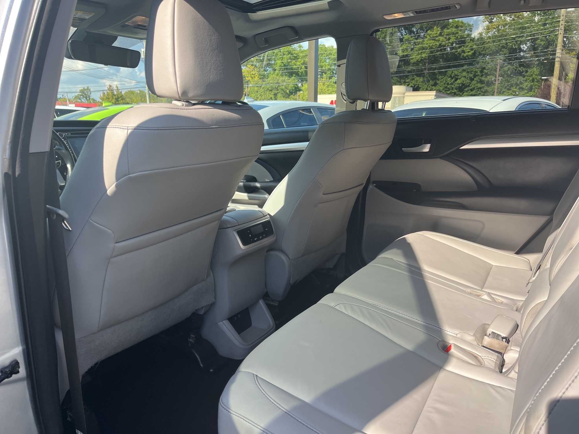 2022 Toyota Highlander XSE photo 37