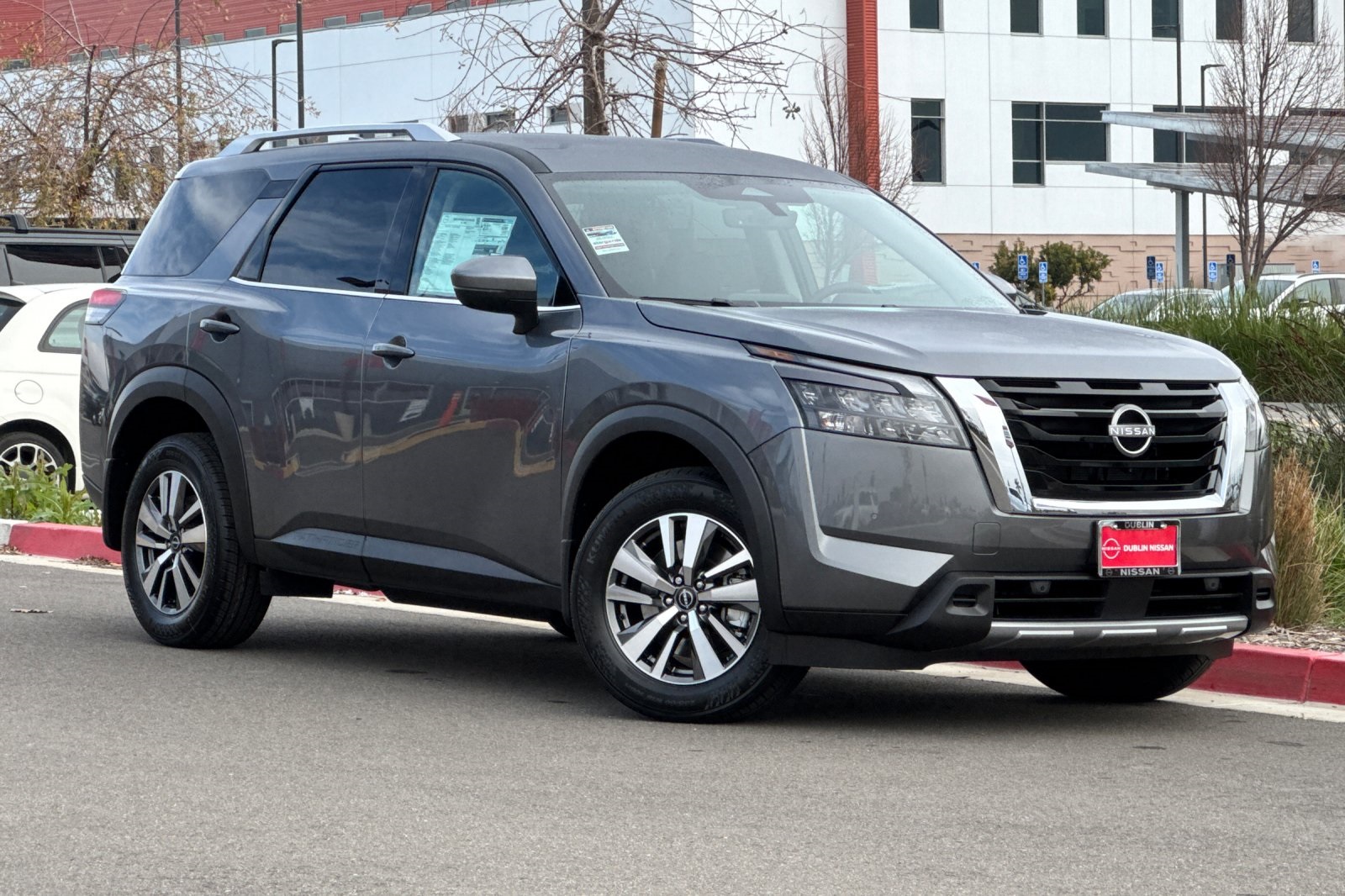 2025 Nissan Pathfinder SL 4WD