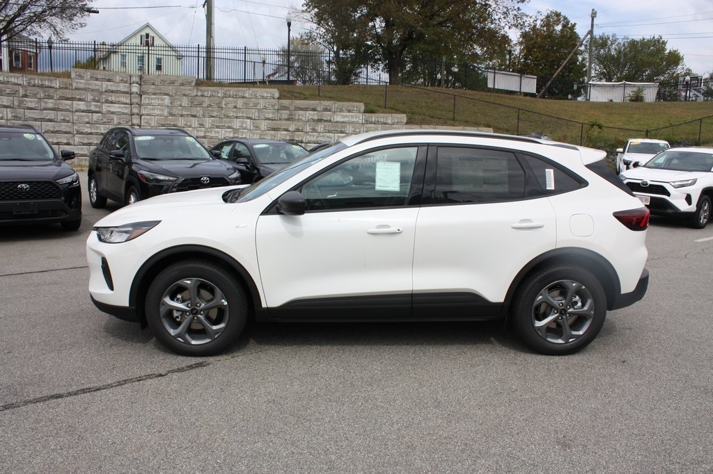 2025 Ford Escape ST-Line photo 2