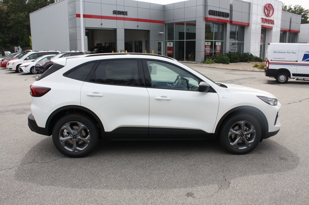 2025 Ford Escape ST-Line photo 4