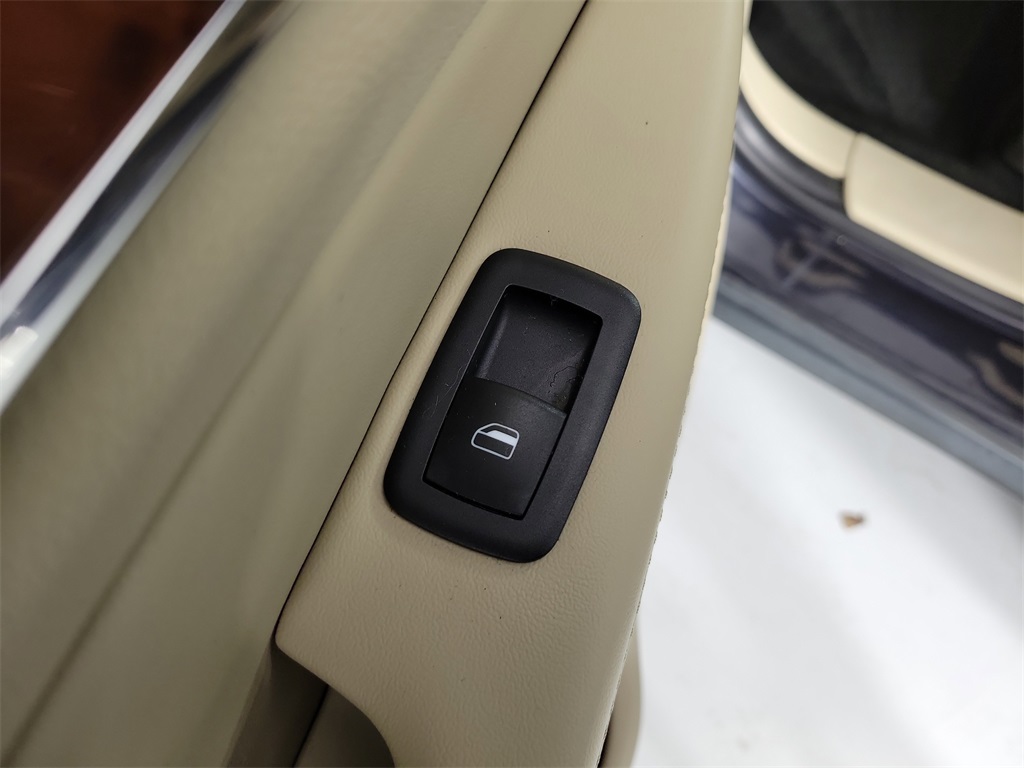 2013 Jeep Grand Cherokee Limited Gray at DeMontrond Gulf Freeway