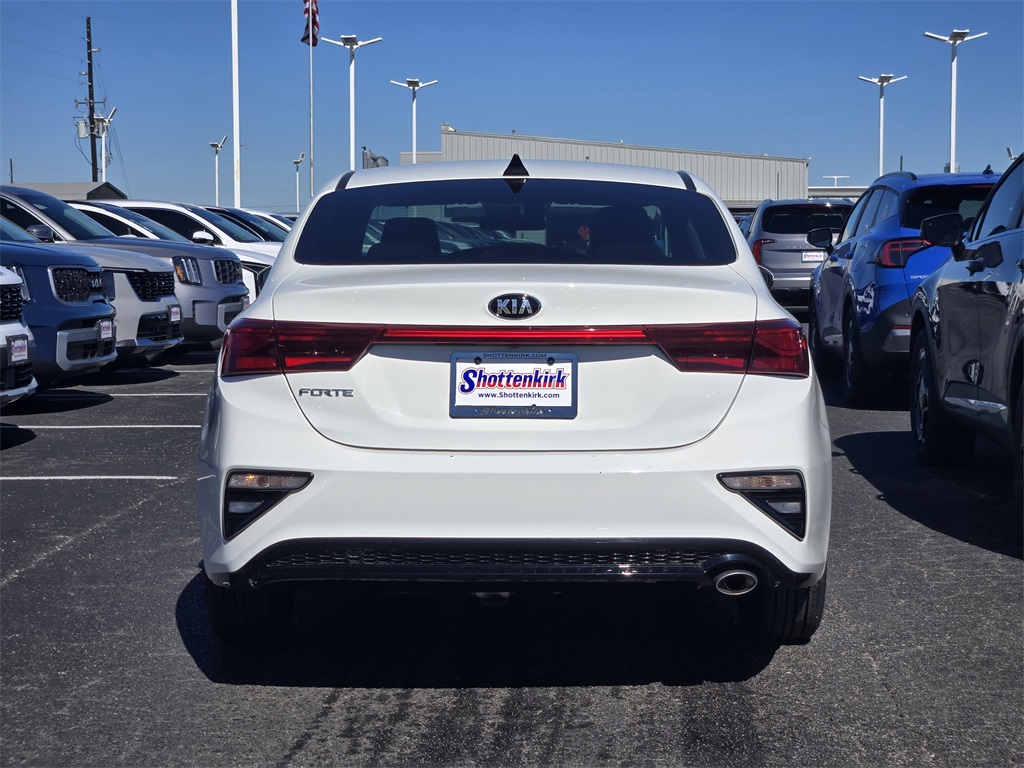 2021 Kia Forte LXS White at Durrett Motor Company