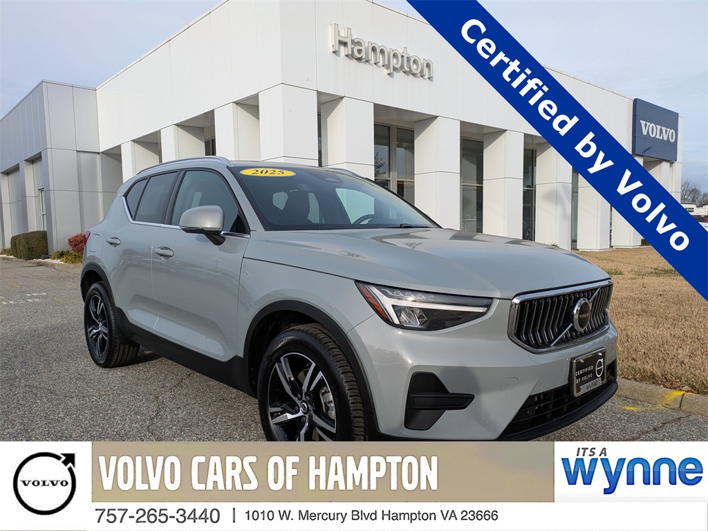 2025 Volvo XC40 B5 Core Bright Theme AWD