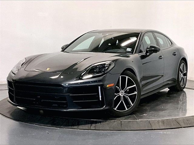 2025 Porsche Panamera 4 AWD