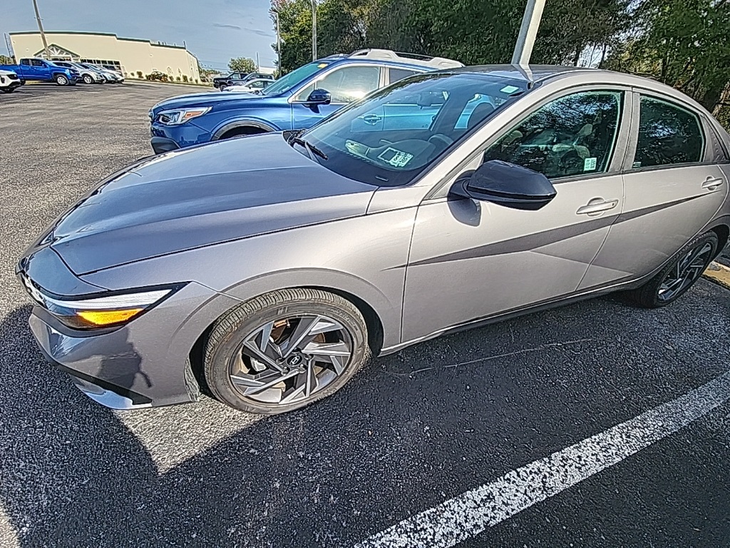 2025 Hyundai Elantra SEL Sport FWD