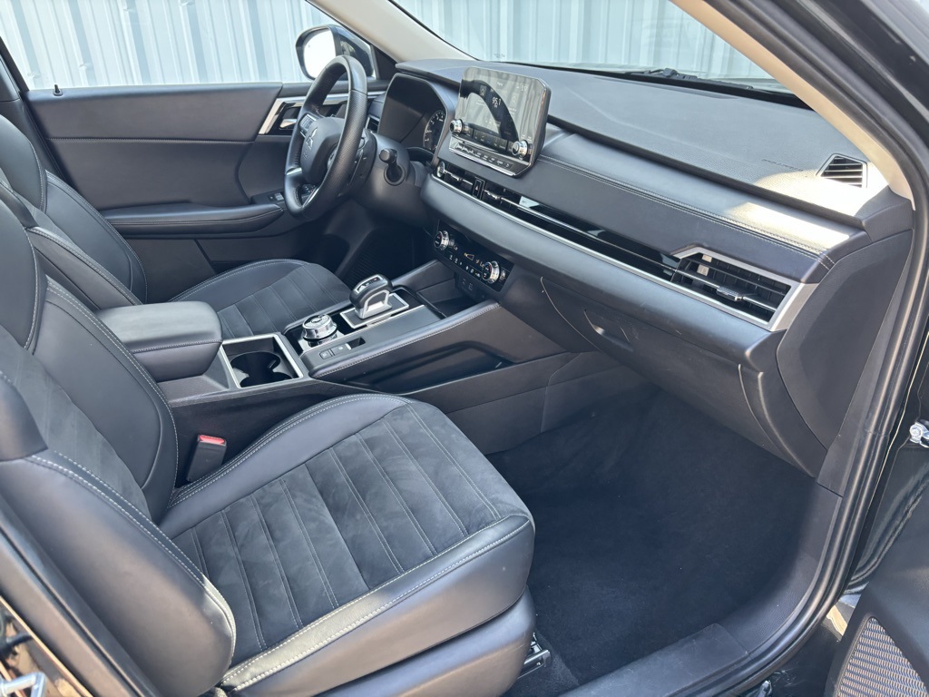 Used Car 2024 Mitsubishi Outlander  For Sale Under $30,000 In Austin, Texas