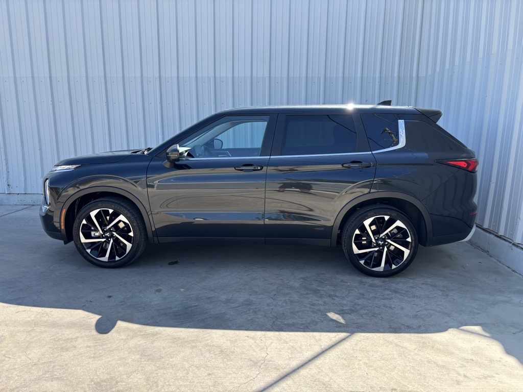 Used Car 2024 Mitsubishi Outlander  For Sale Under $30,000 In Austin, Texas