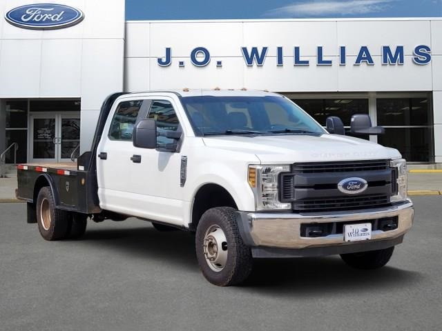 2019 Ford F-350 Super Duty Chassis XL Crew Cab DRW 4WD