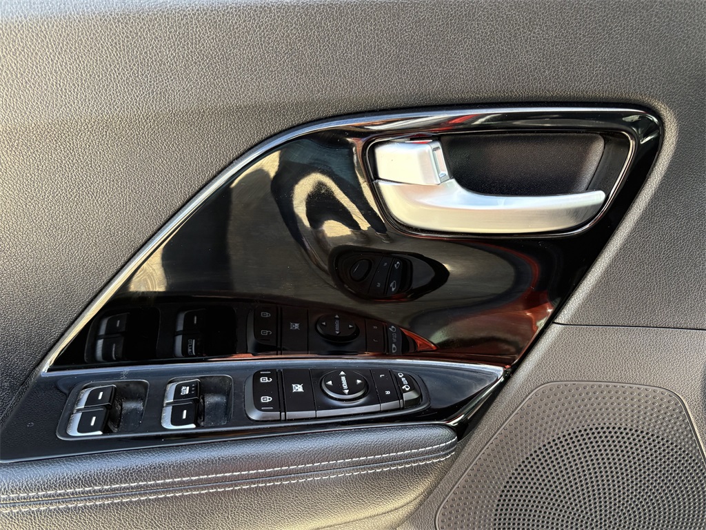 2022 Kia Niro Touring Orange at Community Kia