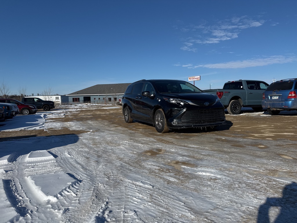 2024 Toyota Sienna XLE 7-Passenger FWD