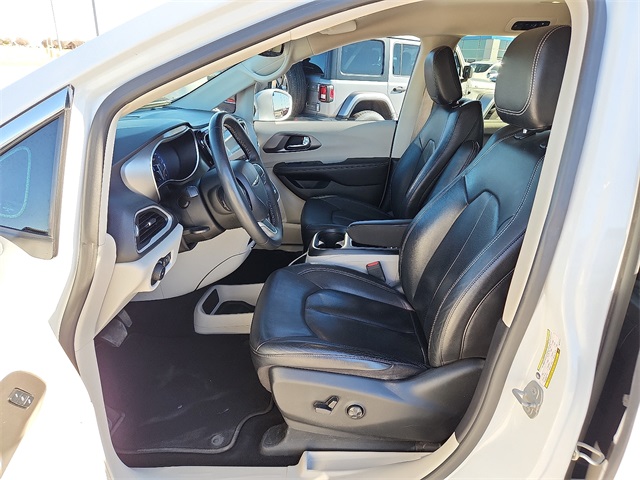 Used Car 2022 Chrysler Pacifica  Touring L For Sale Under $20,000 In Plainview, Texas