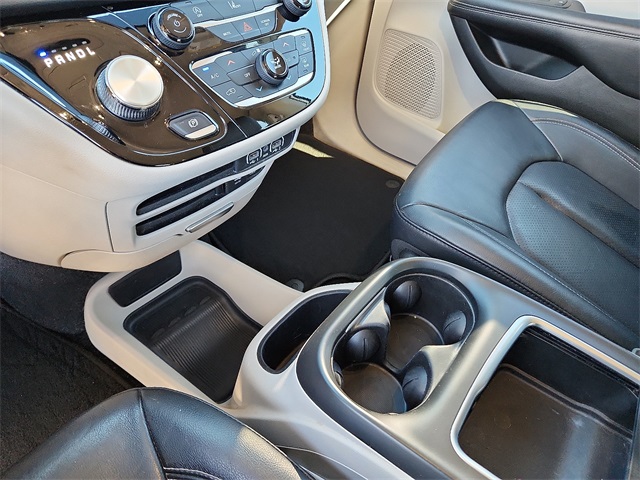 Used Car 2022 Chrysler Pacifica  Touring L For Sale Under $20,000 In Plainview, Texas