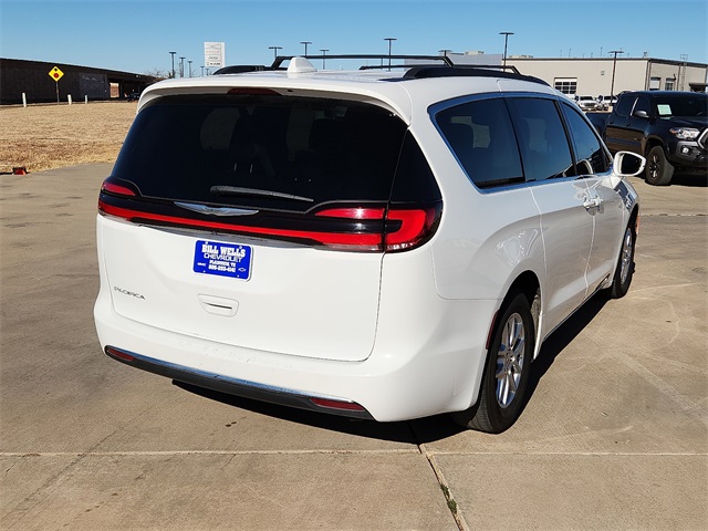 Used Car 2022 Chrysler Pacifica  Touring L For Sale Under $20,000 In Plainview, Texas