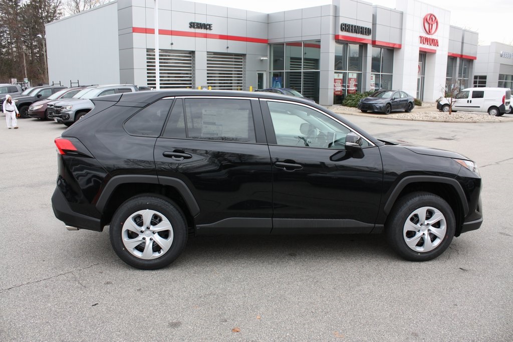 2025 Toyota RAV4 LE photo 4