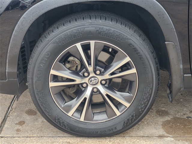 2019 Toyota Highlander LE Plus Black at Classic Elite Chevrolet Sugar Land