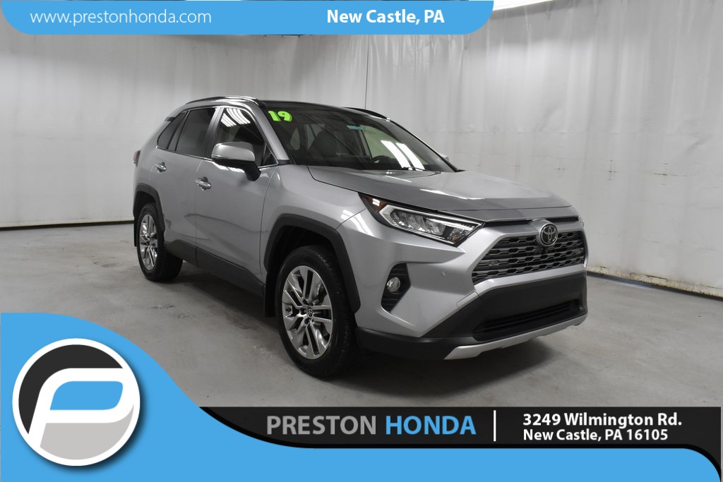 2019 Toyota RAV4 Limited's photo
