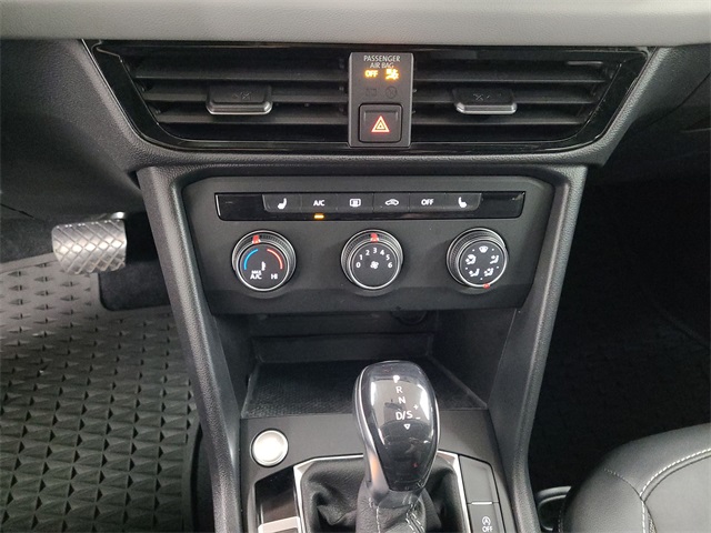 2022 – Volkswagen – Taos