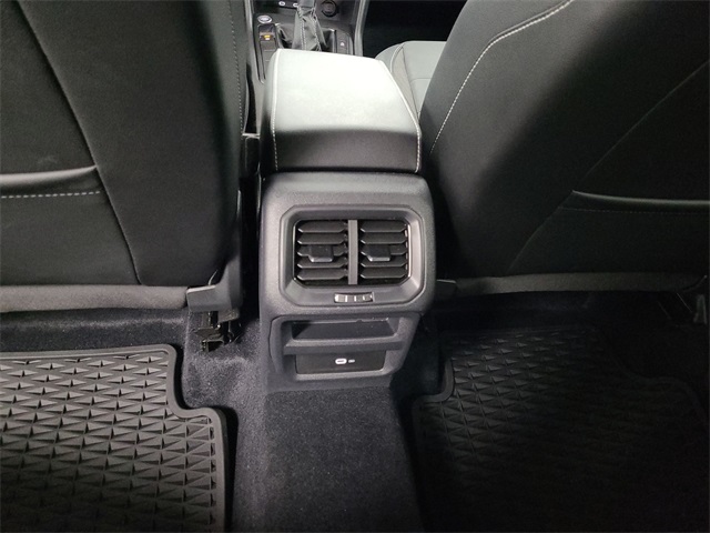 2022 – Volkswagen – Taos