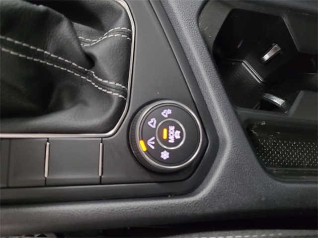 2022 – Volkswagen – Taos