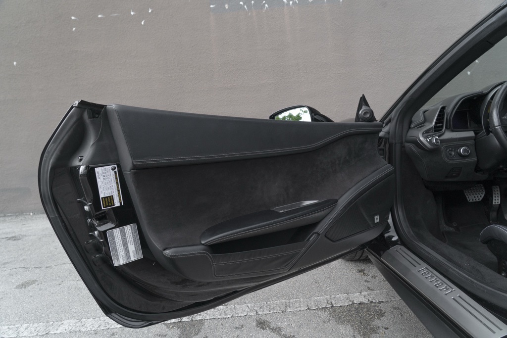 2013 Ferrari 458 Spider Base - Photo 18