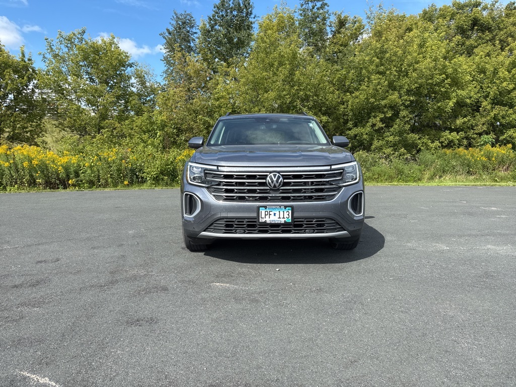 Used 2024 Volkswagen Atlas SE w/Tech with VIN 1V2KR2CA2RC529104 for sale in Zumbrota, Minnesota