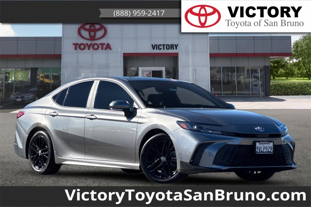 2025 Toyota Camry SE FWD
