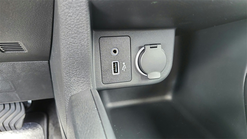 2025 Nissan Kicks Play