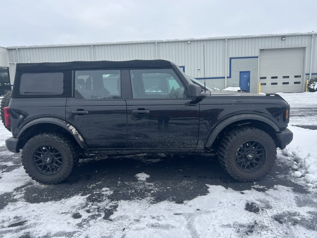 2023 Ford Bronco 4-Door Base's photo