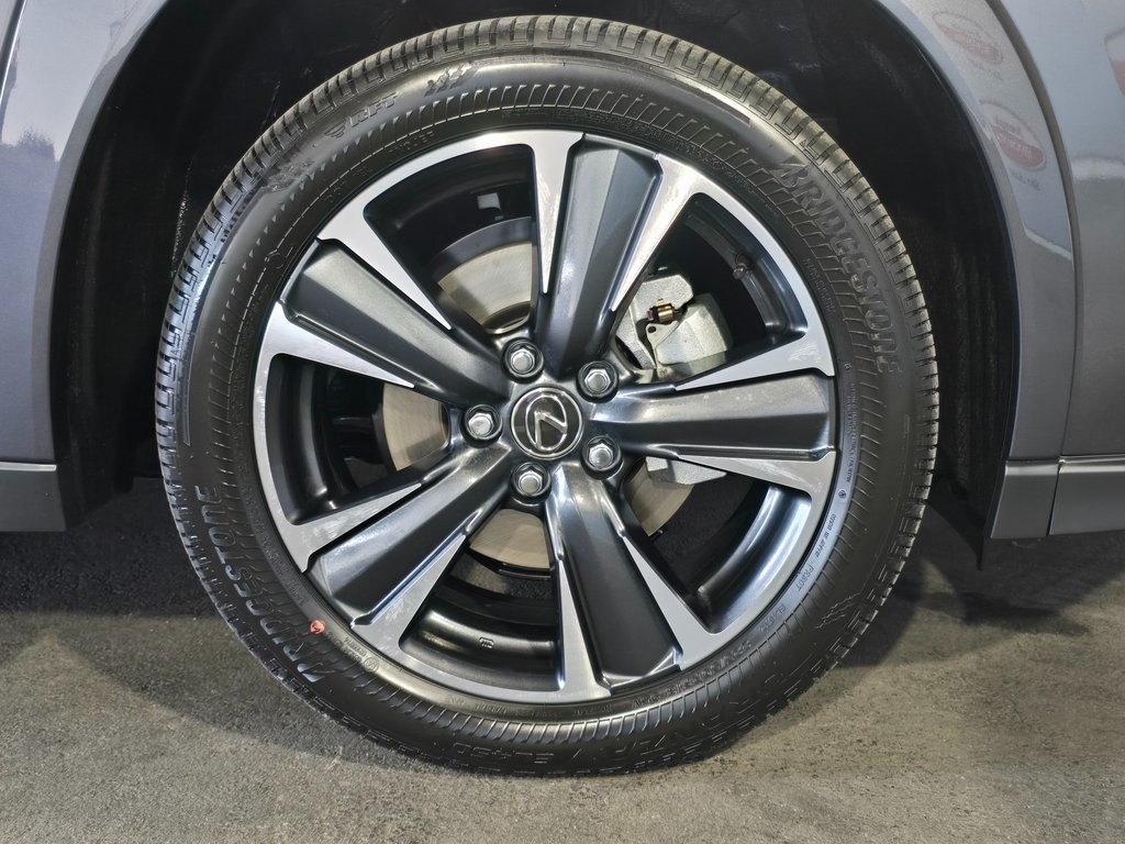 Thumbnail: 2025 Lexus UX - 4