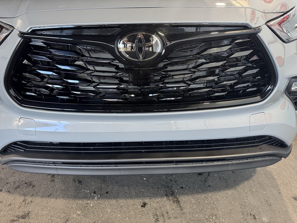 Thumbnail: 2025 Toyota Highlander - 11