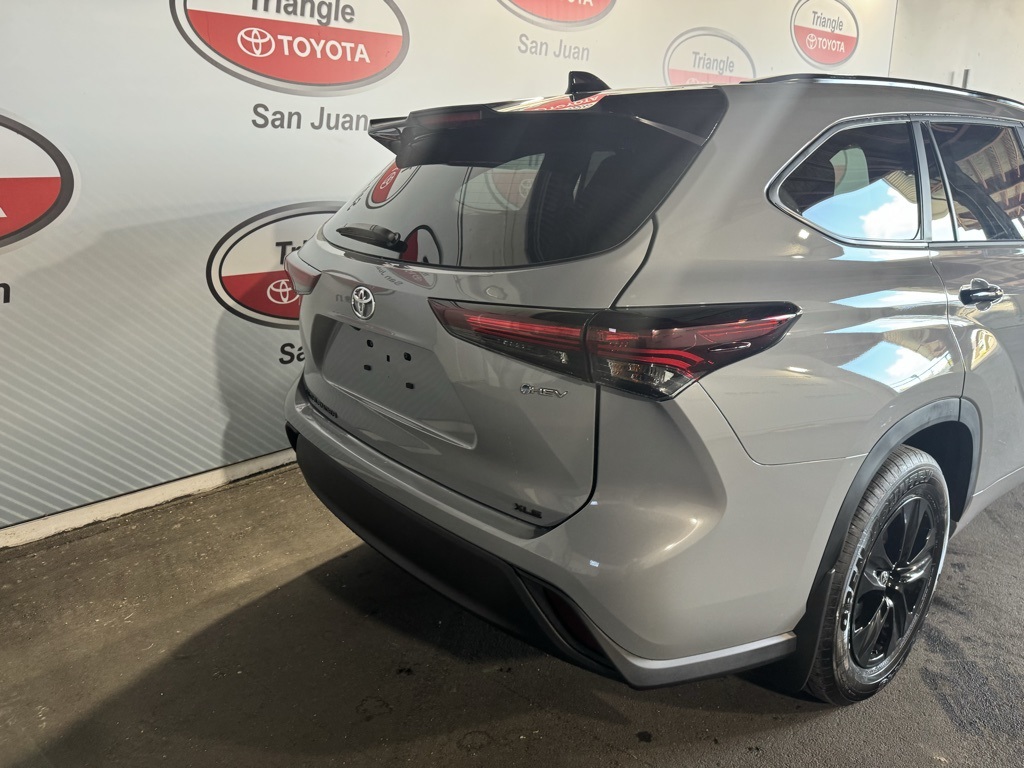 Thumbnail: 2025 Toyota Highlander - 21